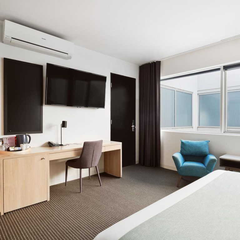 St Kilda Beach Hotel